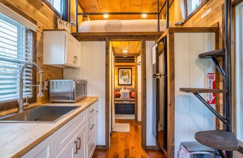 Wildwood House | Magnolia Tiny Home - Hot Tub and Mountain Views