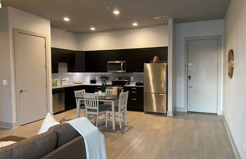 Fort Worth House | Magnolia Walks ~ City Chic Comfort ~ Med District!