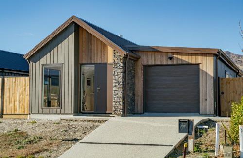 Lowburn House | Magnum Escape - Cromwell Holiday Home