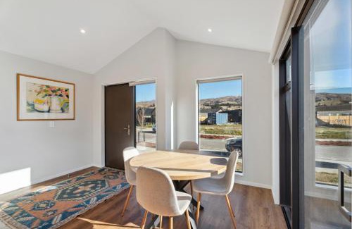 Lowburn House | Magnum Escape - Cromwell Holiday Home