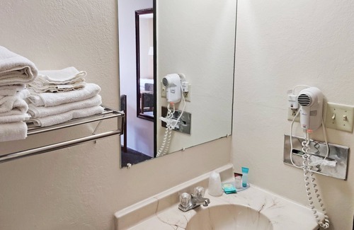 Ironwood Hotel | Magnuson Hotel Ironwood