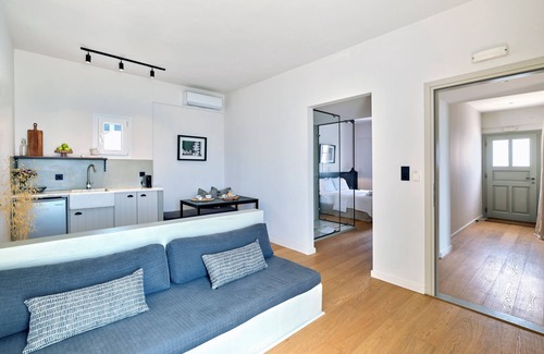 Logaras Hotel | Magoo Suites