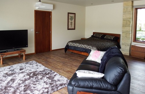 Upper Moutere Cottage | Mahana Farm Cottage, Your private rural retreat