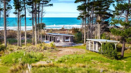Mahia House | Mahanga Dunes Retreat - Mahia Holiday Home