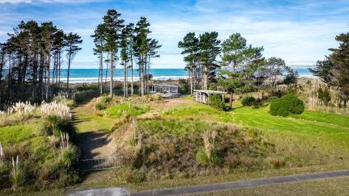 Mahia House | Mahanga Dunes Retreat - Mahia Holiday Home