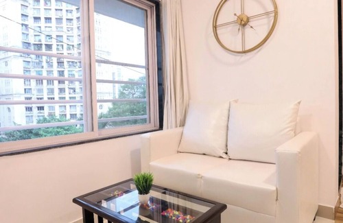 Kandivali East Apartment | Mahindra & Mahindra-2 bedroom/wifi /Comp Breakfast