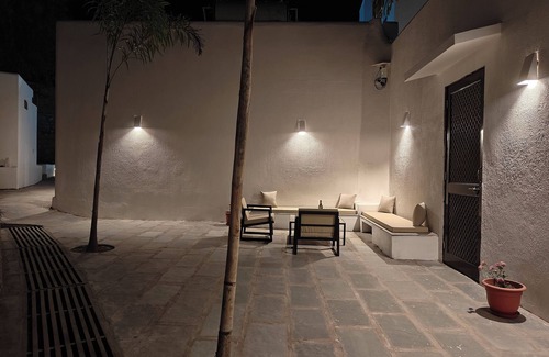 Udaipur District House | Mahua - A boutique Homestay - 5Rooms - Pool - Hillside - Forest area
