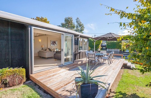 Waitahanui House | Mahuta Maison - Lake Taupo Holiday Home