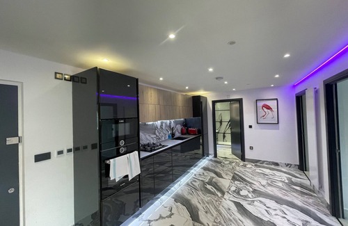 Maidenhead Apartment | Maidenhead Fabulous Stylish Two Bedroom Penthouse