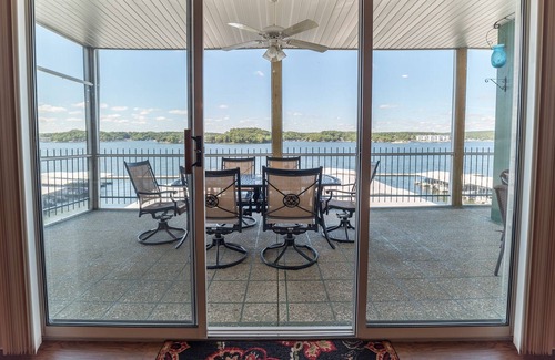 Lakeland Condo | Main Channel View Overlooking Bagnell Dam. Great shopping and golf location.