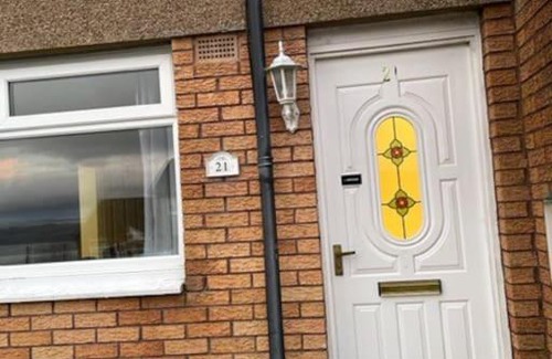 Port Glasgow Apartment | Main door Flat with sea views.