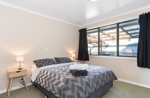 Pukehina Other | Main House-FARM- · Rural Retreat Sanctuary Spa Sauna & Home Cinema!