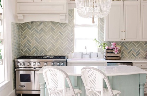 Kingsville House | Main & Leslie - Gorgeous Getaway on Main Street with Chef's Kitchen