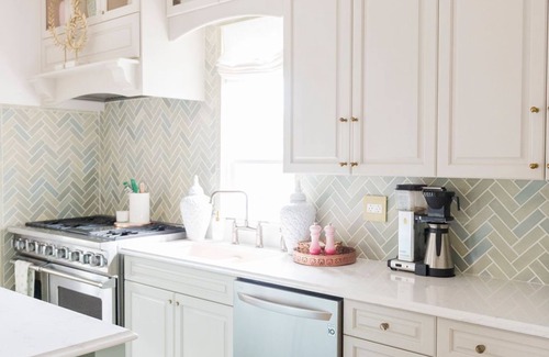Kingsville House | Main & Leslie - Gorgeous Getaway on Main Street with Chef's Kitchen
