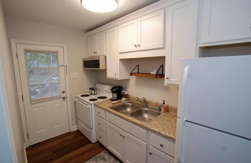Southwest Raleigh Condo | Main level 1 bedroom condo within walking distance to Village District!