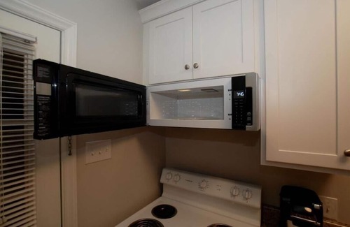 Southwest Raleigh Condo | Main level 1 bedroom condo within walking distance to Village District!