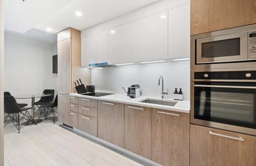 Mount Pleasant Apartment | Main Street Condo with Gym and Patio near Restaurants for 4