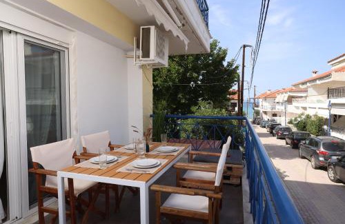 Polichrono House | MainAvenue Palm Seaside