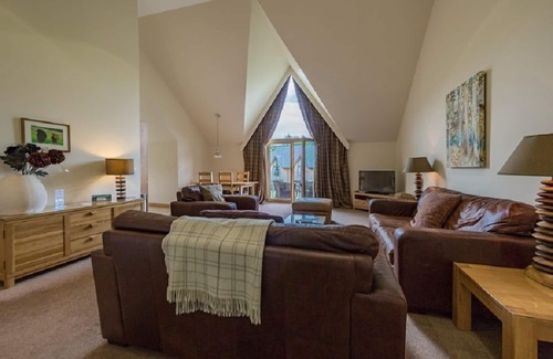 Kenmore Apartment | Mains of Taymouth, Kenmore ~ 5* 2 The Gallops - Upstairs property - sleeps 4 guests in 2 bedrooms
