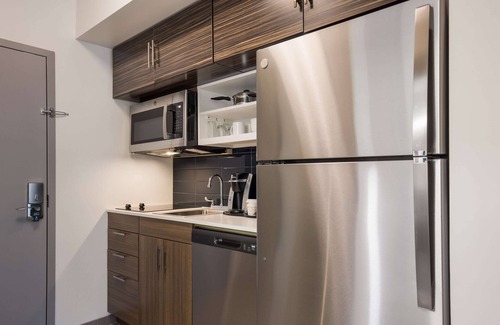 Gaylord Hotel | MainStay Suites Gaylord