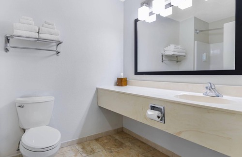 Madison Hotel | MainStay Suites Madison Airport