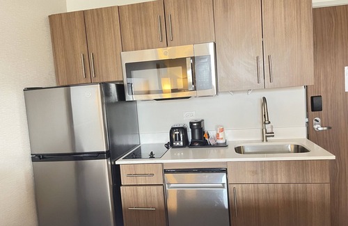 Oakbrook Terrace Hotel | MainStay Suites Oak Brook Terrace-Chicago