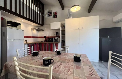 Gruissan Villa | Mais Studio mezz sleeps 4 GRUISSAN