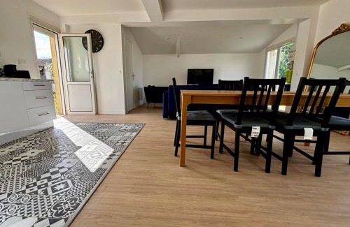 Ambares-et-Lagrave House | Maison 3 chambres rénovée avec jardin et grand parking