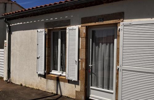 Saint-Mathurin House | Maison au bourg de Saint-Mathurin, proche commerces, à 10km des plages des Sables d'Olonne, pour 2 pers. - FR-1-197-546