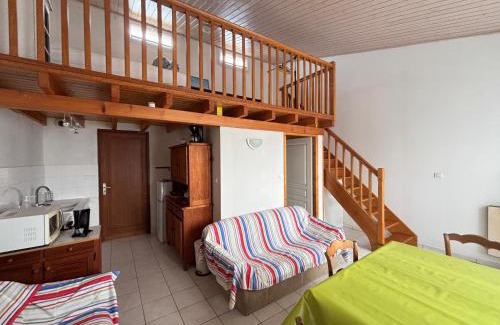 Saint-Mathurin House | Maison au bourg de Saint-Mathurin, proche commerces, à 10km des plages des Sables d'Olonne, pour 2 pers. - FR-1-197-546