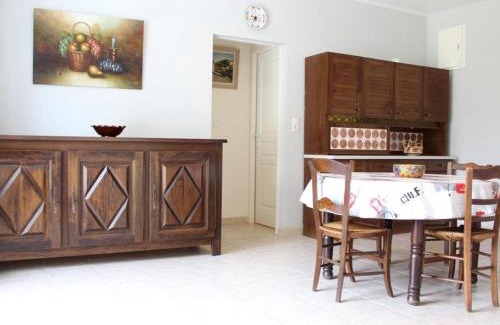 La Bree-les-Bains House | Maison au calme à 400m de la plage, La Brée-les-Bains, jardin clos, véranda, 2 chambres, 4 couchages - FR-1-246A-74