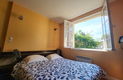 Saint-Brevin-les-Pins House | Maison Authentique: Plage, Commerces et Jardin Clôturé - FR-1-364-33