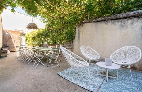 Montfrin House | Maison authentique à Montfrin avec terrasse, Air conditionné.