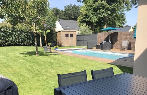 Le Minihic-sur-Rance House | Maison Avec Piscine Chauffée Bord de Rance Proche Dinard