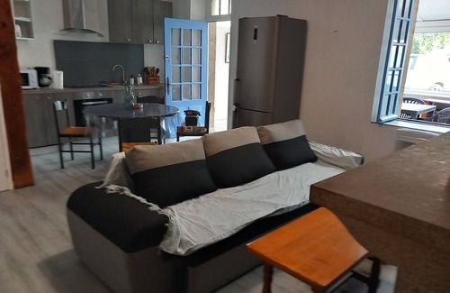 Plouescat House | Maison Avec Cour, Véranda et Cheminée, Près des Plages