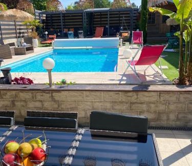 Saran House | Maison avec piscine chauffée jacuzzi a1 heure paris 10 mn du centre ville