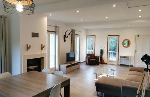 Talasani Villa | Maison avec vue sur la mer et piscine