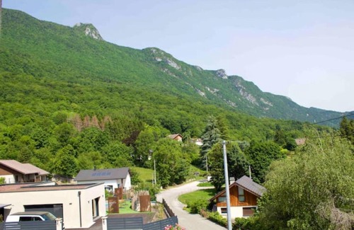 Le Bourget-du-Lac House | Maison belle vue lac, sur les hauteurs du bourget