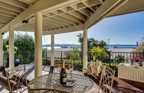 Napier Apartment | MAISON BLUE - Chic & Elegant. Sea views. Pets OK