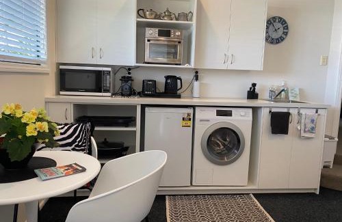 Bluff Hill Apartment | Maison Blue - Chic Garden Apartment