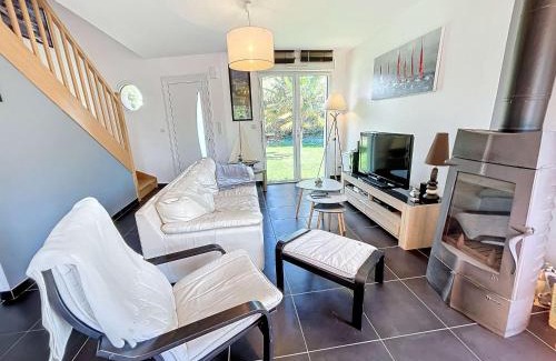 Jullouville House | Maison calme, proche tennis, 3 chambres, terrasse, Wi-Fi, parking - FR-1-361-554