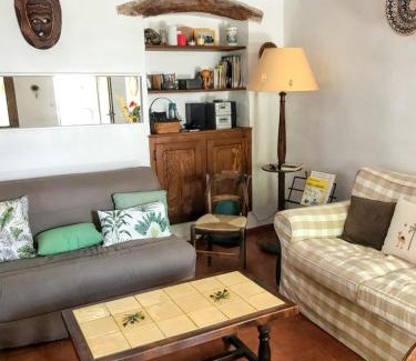 Saint-Privat House | Maison chaleureuse à Saint-Privat, 80 m² avec cour.