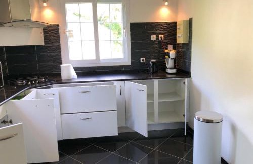 Sainte-Rose House | Maison charmante a Sainte Rose avec piscine et jardin
