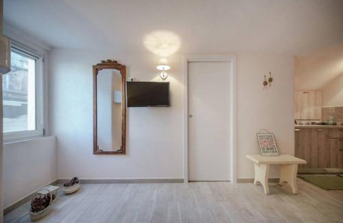Panza Apartment | Maison Charmante - Monolocale in pieno centro!