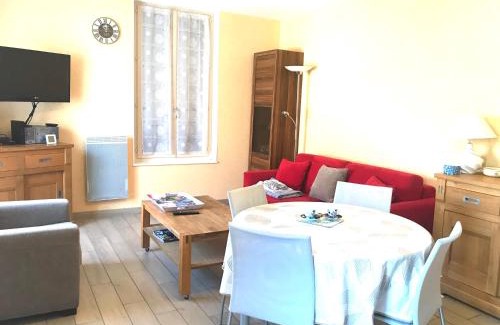 Republique Apartment | MAISON CHOLLET - Centre - Prox. Thermes - Terrasse