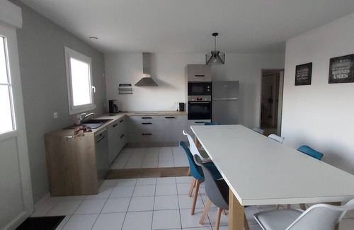 L'Epine House | Maison Claire et Chaleureuse Avec Extérieur Clos, Idéale Pour les Familles