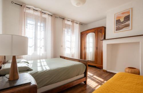 Bagneres-de-Bigorre House | Maison Cosy - Coeur de Village - Cour Privative