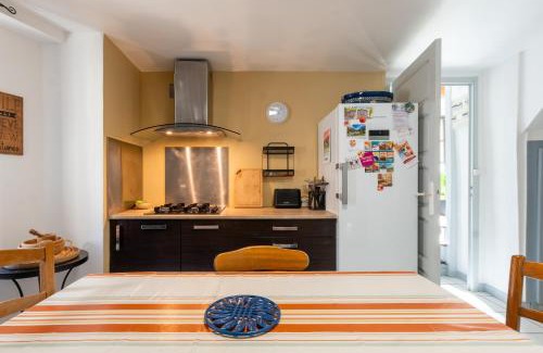 Bagneres-de-Bigorre House | Maison Cosy - Coeur de Village - Cour Privative