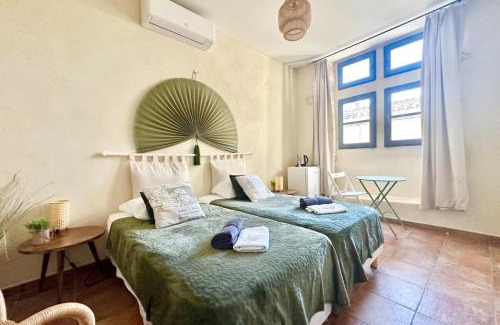 Montfrin House | Maison Cosy Lodge 15 p clim wifi cour garage