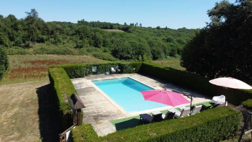 Saint-Crepin-et-Carlucet House | Maison de campagne pour 6 avec piscine et jardin